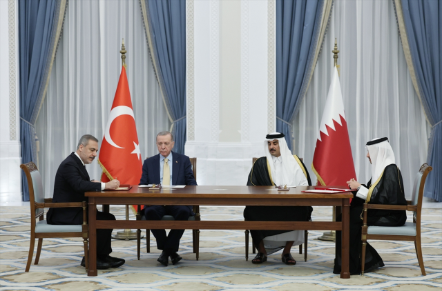 Cumhurbaşkanı Erdoğan, Katar Emiri Al Thani ile bir araya geldi