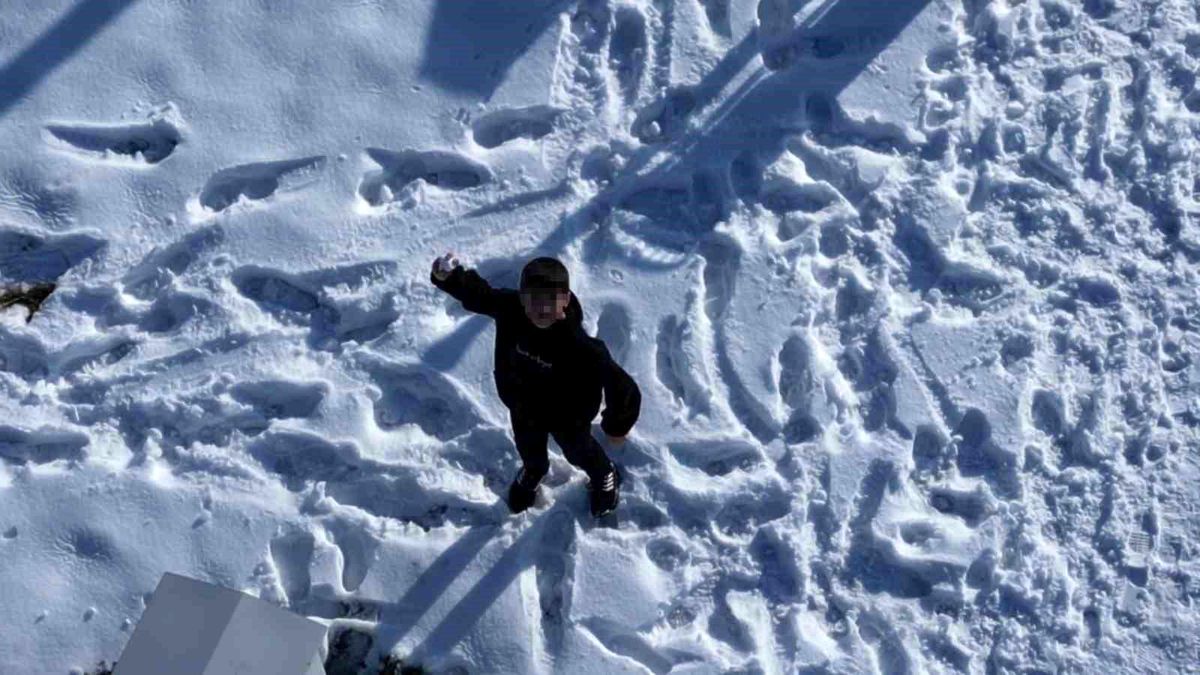 Erzurum\'da Dron Çeken Fotoğrafçılar Çocuğun Korkusunu Görüntüledi