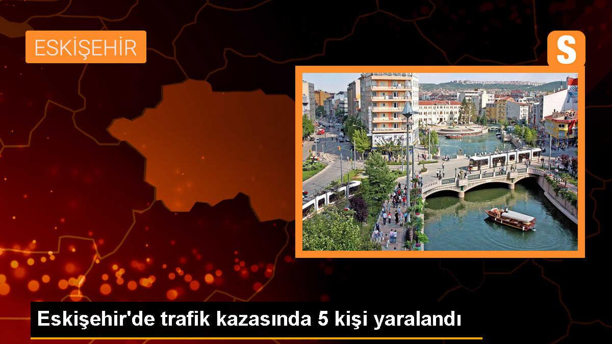 Eskişehir\'de kamyonetle otomobil çarpıştı: 5 yaralı