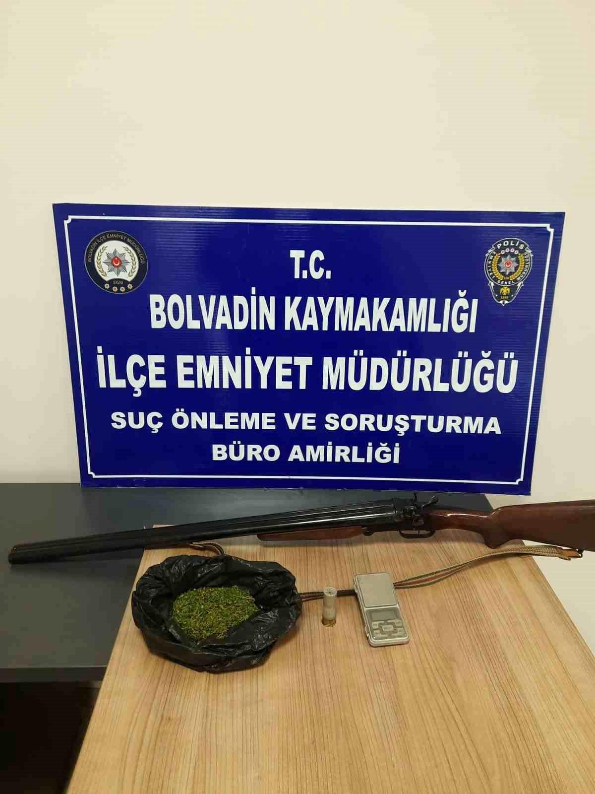 Afyonkarahisar\'da Uyuşturucu Operasyonu: 48 Gram Esrar ve Ruhsatsız Tüfek Ele Geçirildi