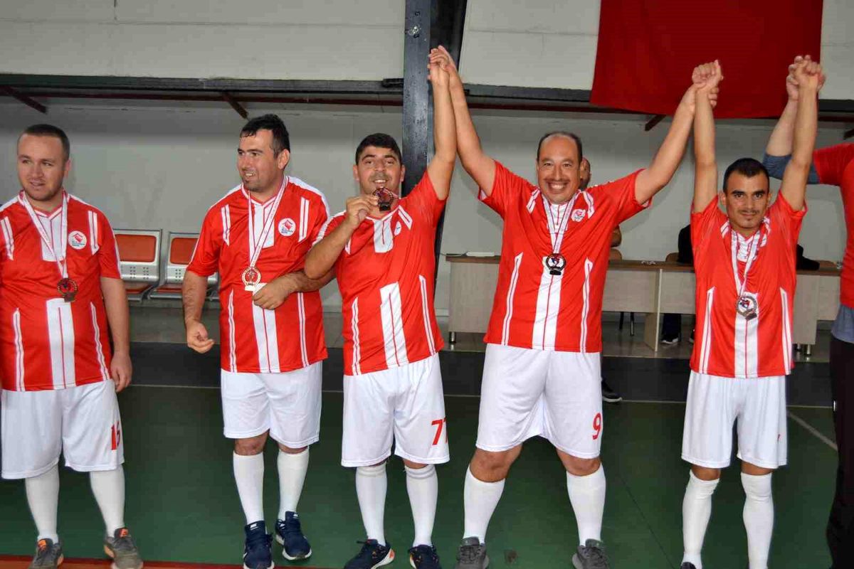 Fethiye\'de zihinsel engelliler voleybol maçı