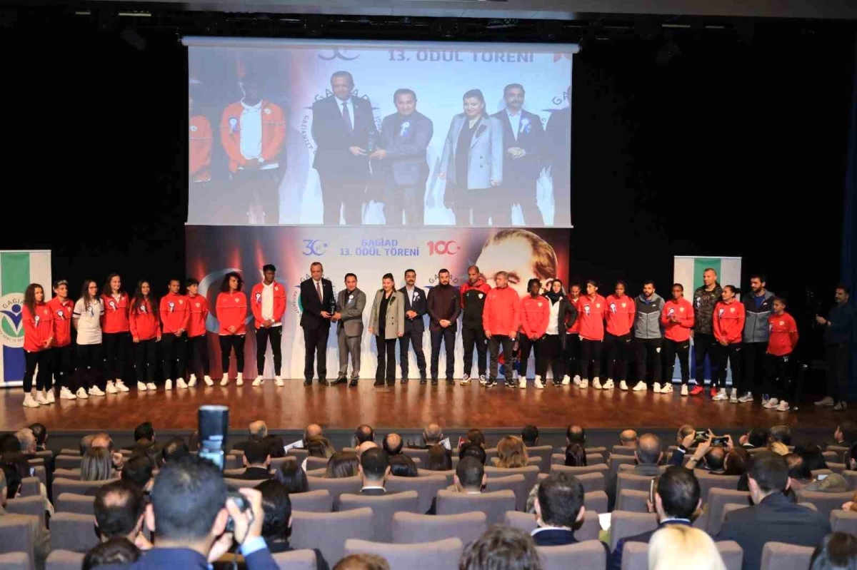 GAGİAD Ödül Töreninde ALG Spor\'a spor ödülü verildi