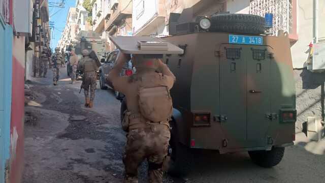 Gaziantep'te aranan şahıs, kadın kıyafeti giyerek yakalandı