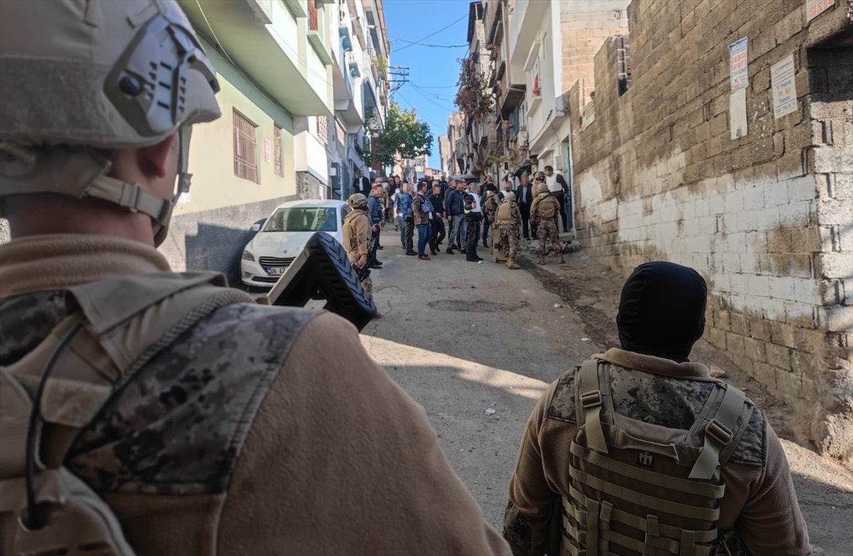 Gaziantep\'te polise silahla ateş açan şüpheli operasyonla gözaltına alındı