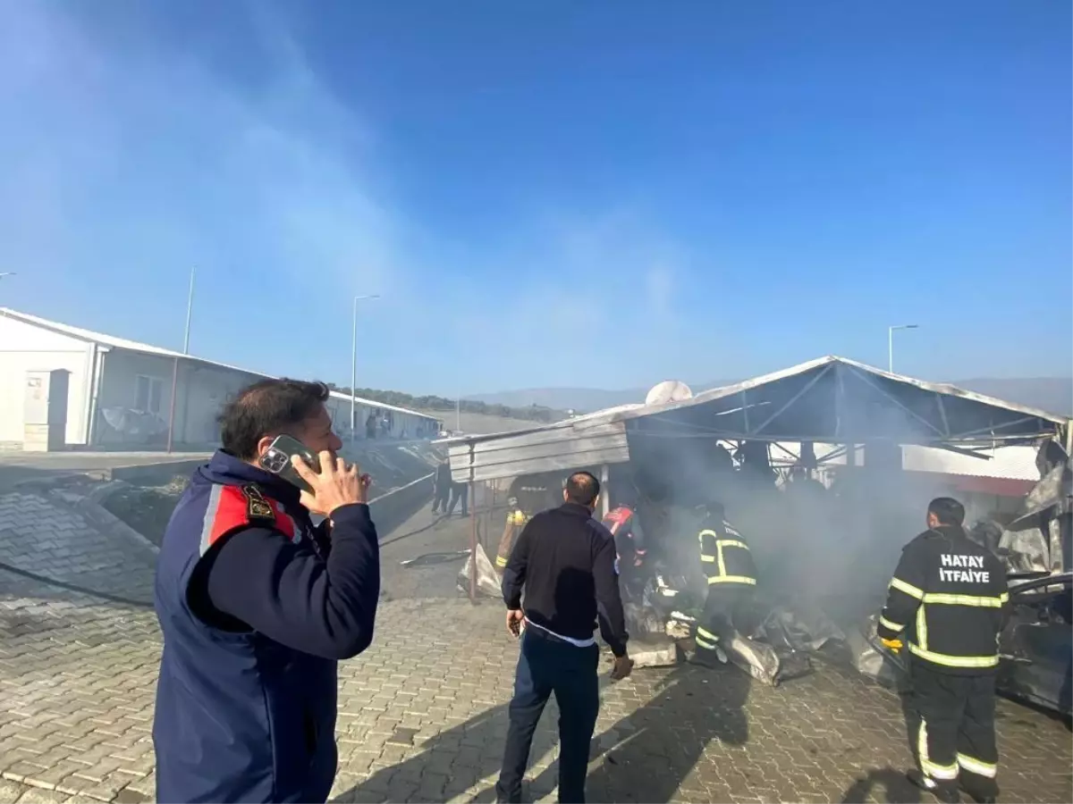 Hatay Defne ilçesinde prefabrik evlerde yangın çıktı