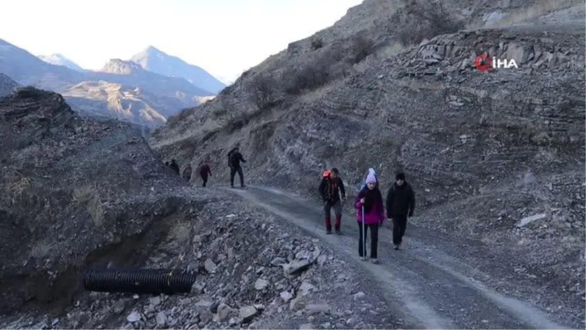 Doğa yürüyüşünün keyfini çıkardılar