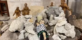 İşgal altındaki Batı Şeria'daki kilise, Gazze saldırıları nedeniyle Noel ağacı yerine enkaz dekorasyonu hazırladı