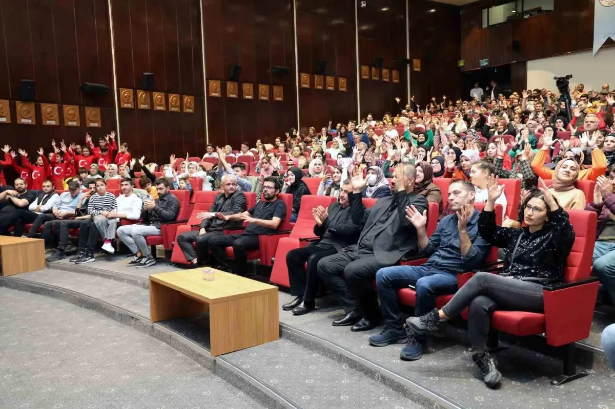 Talas Belediyesi, işitme engellilere ücretsiz film izletti