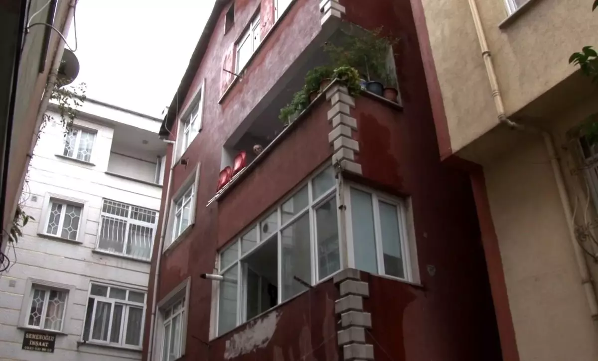 İstanbul Esenler\'de deprem sonrası hasar ihbarı