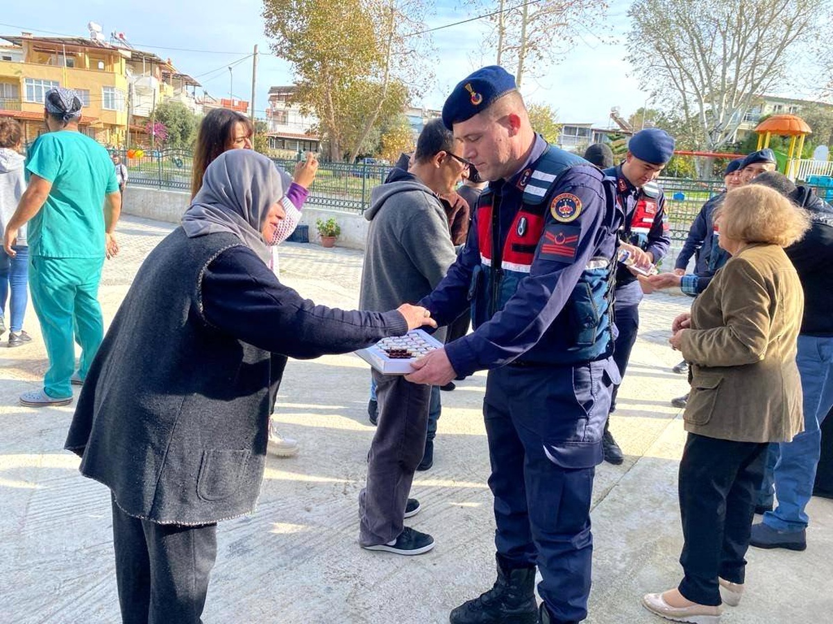 Aydın\'da Jandarma Engelli Vatandaşları Ziyaret Ediyor