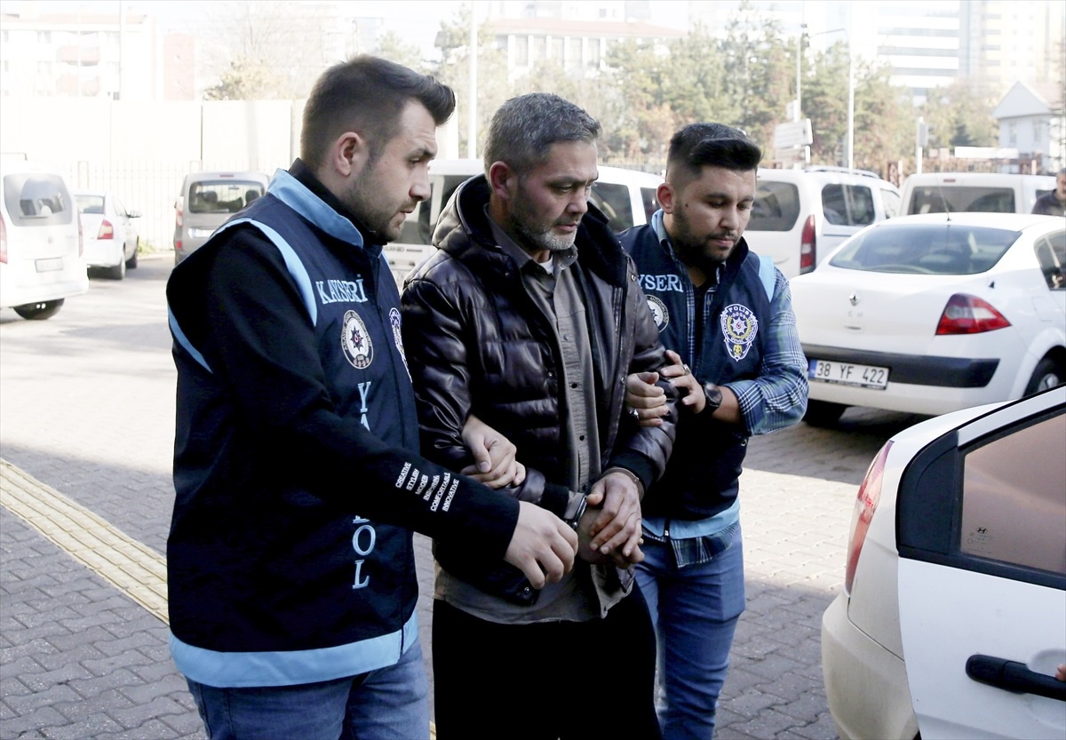 Kayseri\'de İnternet Dolandırıcısı Yakalandı