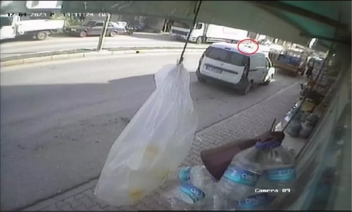Antalya'da motosiklet kazası kamerada