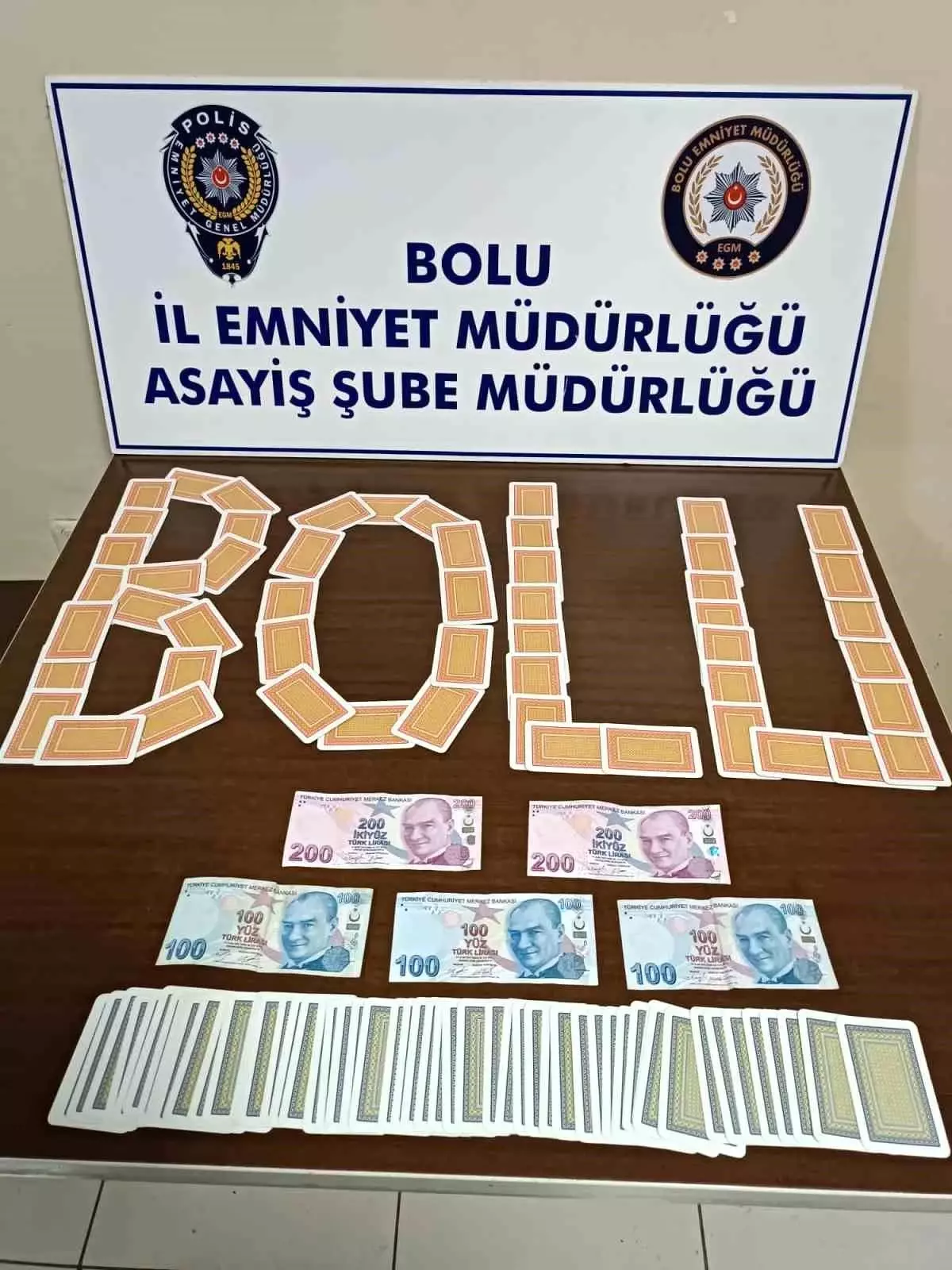 Bolu\'da kumar operasyonu: 700 lira ele geçirildi