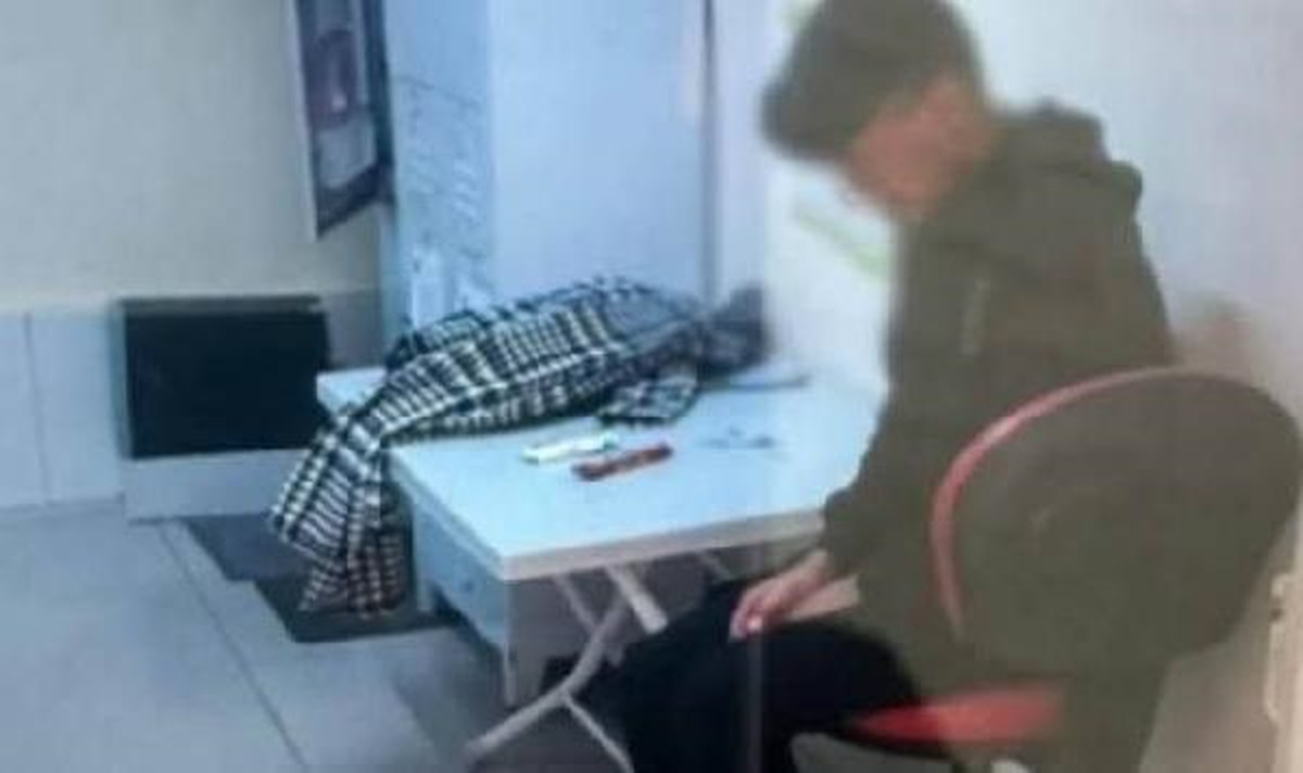 Hakkari\'de çocuğun depoya kapatılması iddiasıyla gözaltına alınan 2 kişi serbest bırakıldı