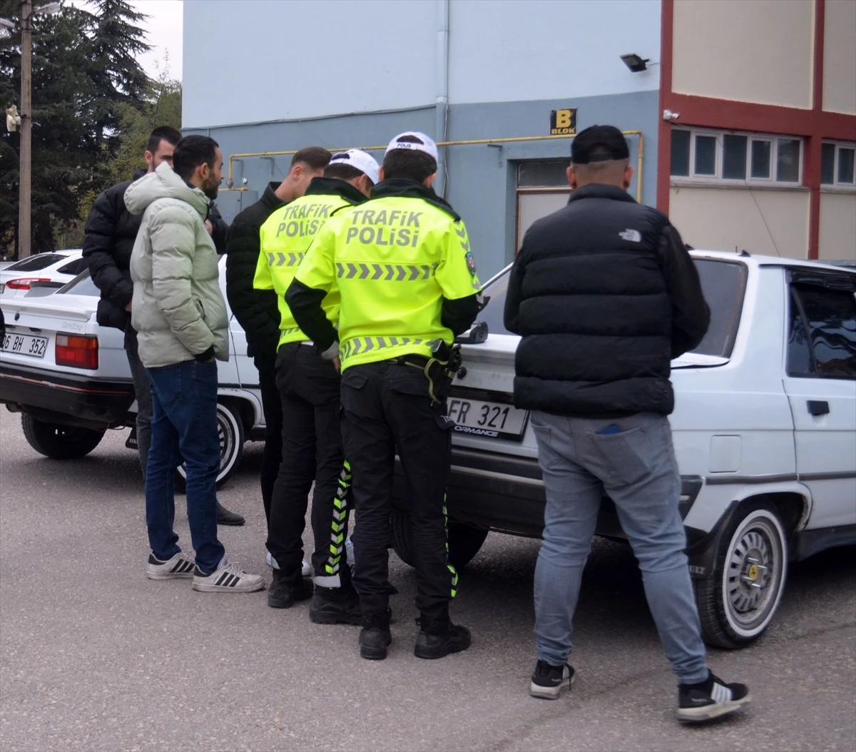 Amasya Merzifon\'da Polis Ekipleri Uygulama Yaptı
