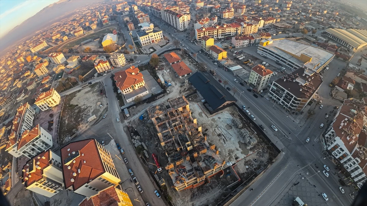 Karapınar Belediye Binası İnşaatı Devam Ediyor