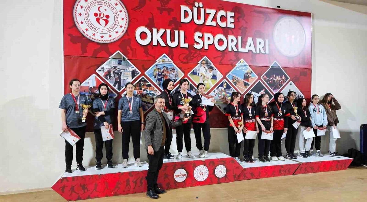Raketler yarıştı