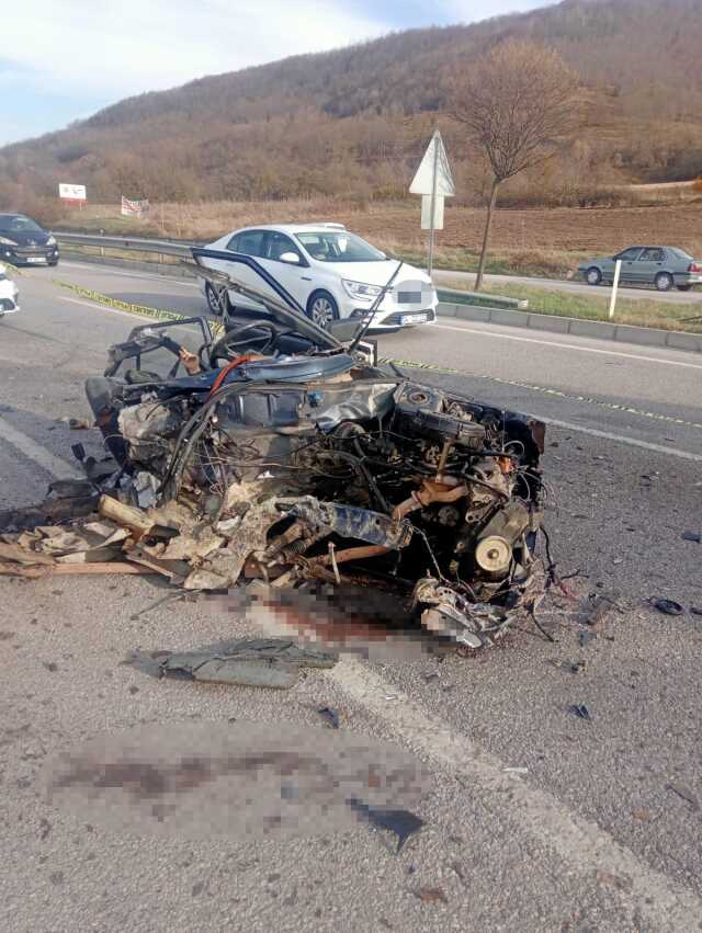 Samsun'da yolcu otobüsüyle otomobilin çarpışması sonucu 2 kişi öldü, 3 kişi yaralandı Samsun'da yolcu otobüsüyle otomobilin çarpışması sonucu 2 kişi öldü, 3 kişi yaralandı