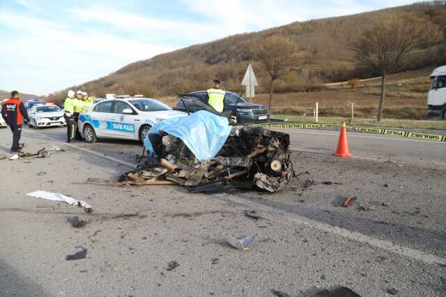 Samsun'da yolcu otobüsüyle otomobilin çarpışması sonucu 2 kişi öldü, 3 kişi yaralandı Samsun'da yolcu otobüsüyle otomobilin çarpışması sonucu 2 kişi öldü, 3 kişi yaralandı