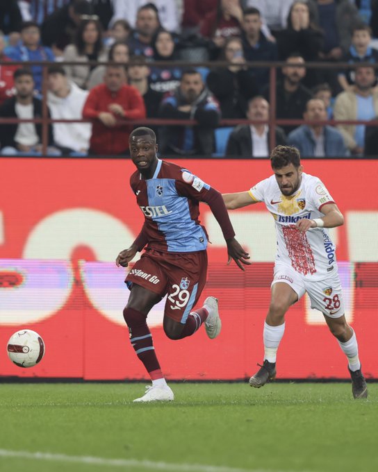 Trabzonspor'un yıldızı haftalarca forma giyemeyecek