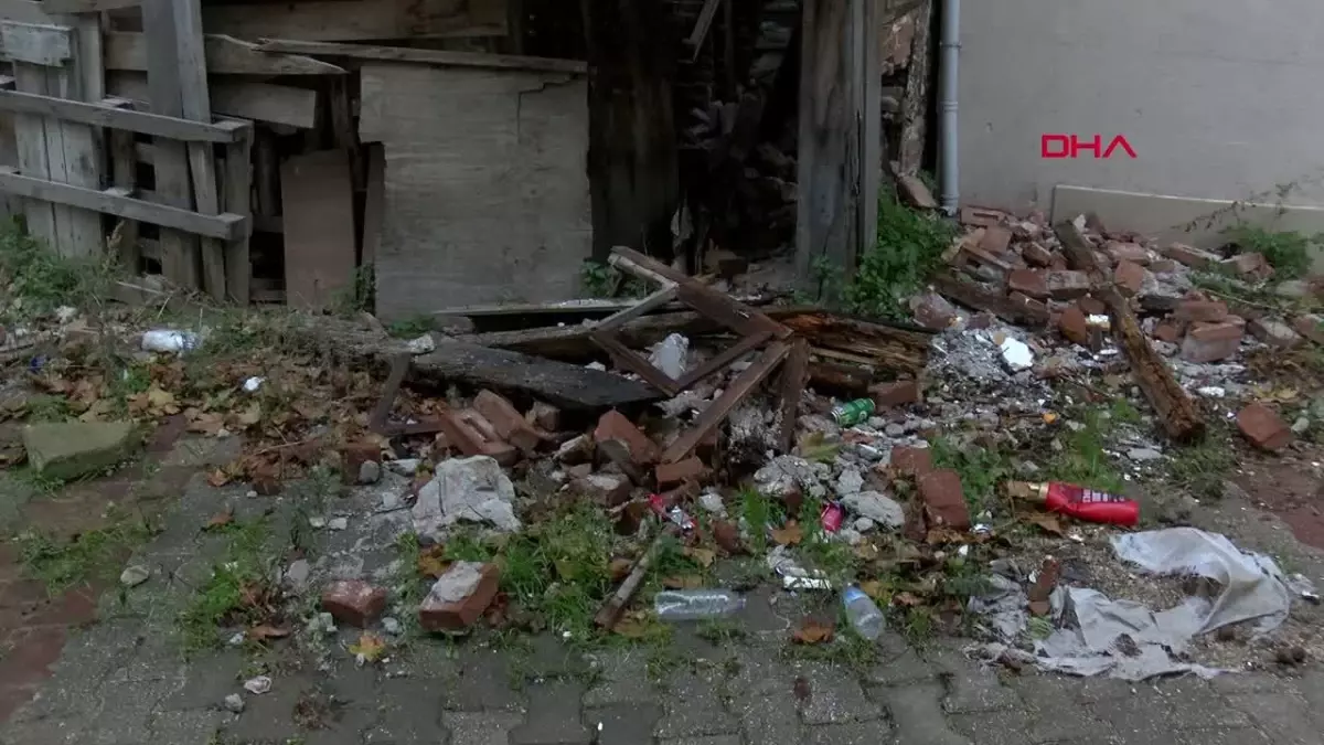 Trilye\'de bazı binaların duvarlarında çökme meydana geldi