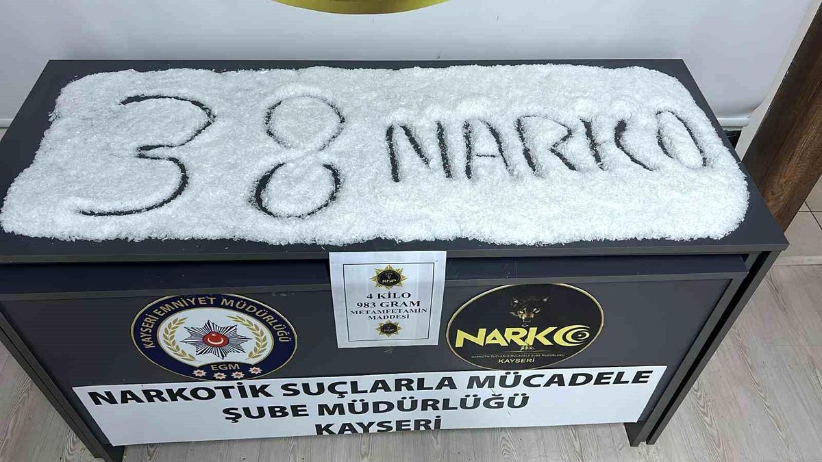 Kayseri\'de 4 kişi uyuşturucuyla yakalandı, 5 kilo madde ele geçirildi