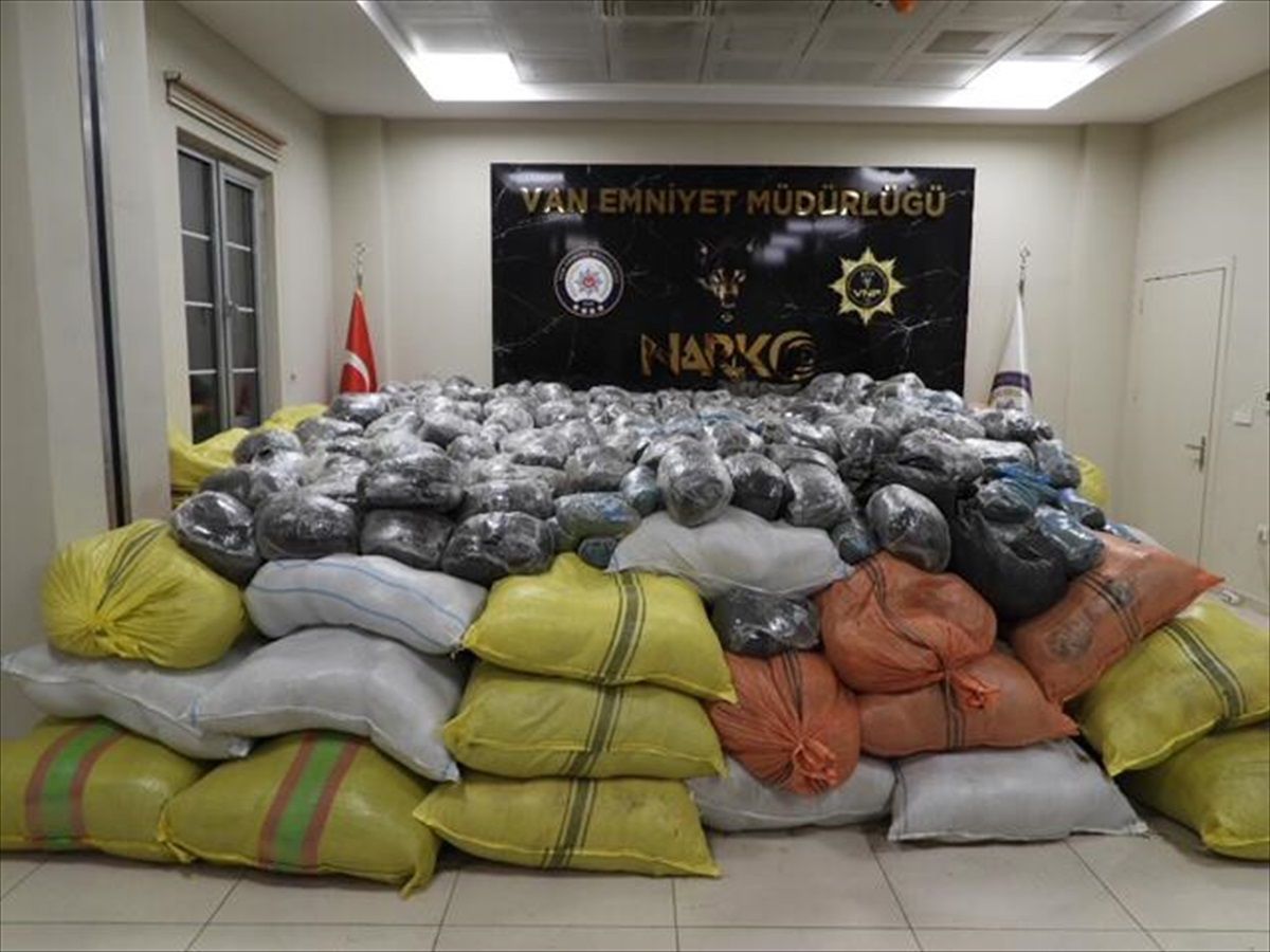 Van\'da 4 Ton 600 Kilogram Esrar Ele Geçirildi