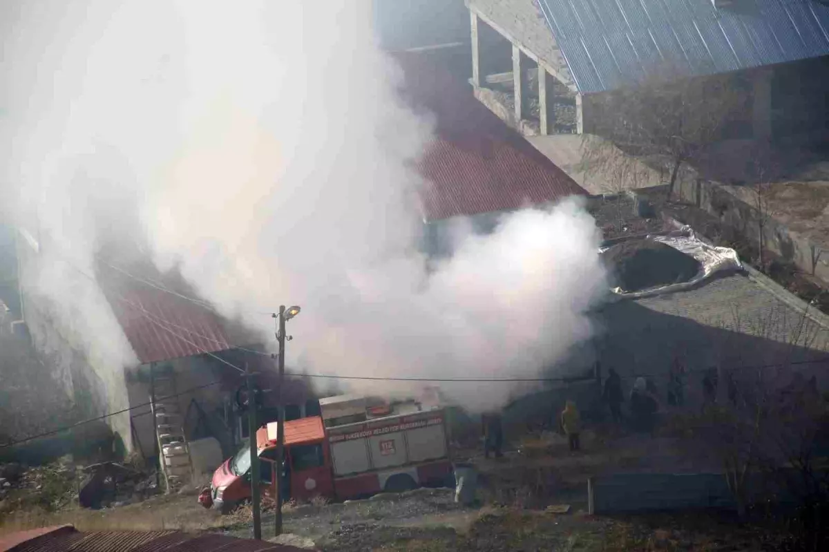 Yüksekova\'da evin kazan dairesinde yangın çıktı