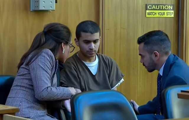 13 Yaşındaki Derek, Annesini Uyurken Bıçakladı ve Sosyal Medyada Paylaştı