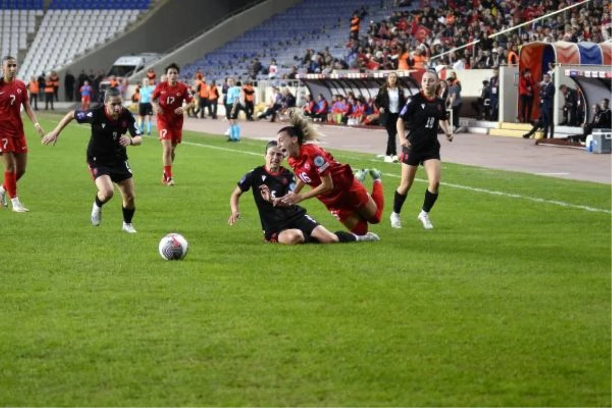 A Milli Kadın Futbol Takımı gol bile yemeden B Ligi\'ne yükseldi