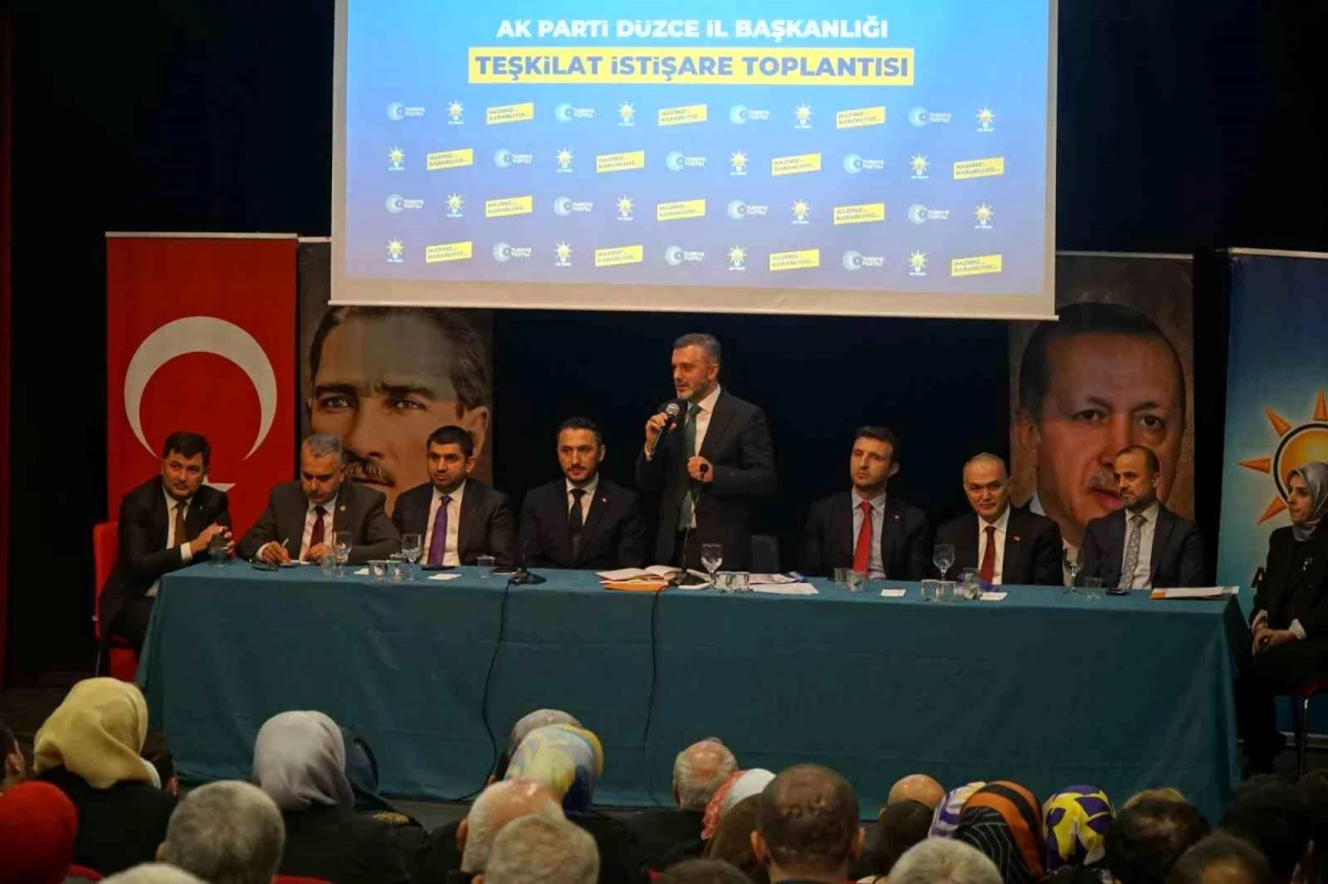 AK Parti Genel Başkan Yardımcısı Erkan Kandemir, Düzce\'de teşkilatlarla bir araya geldi