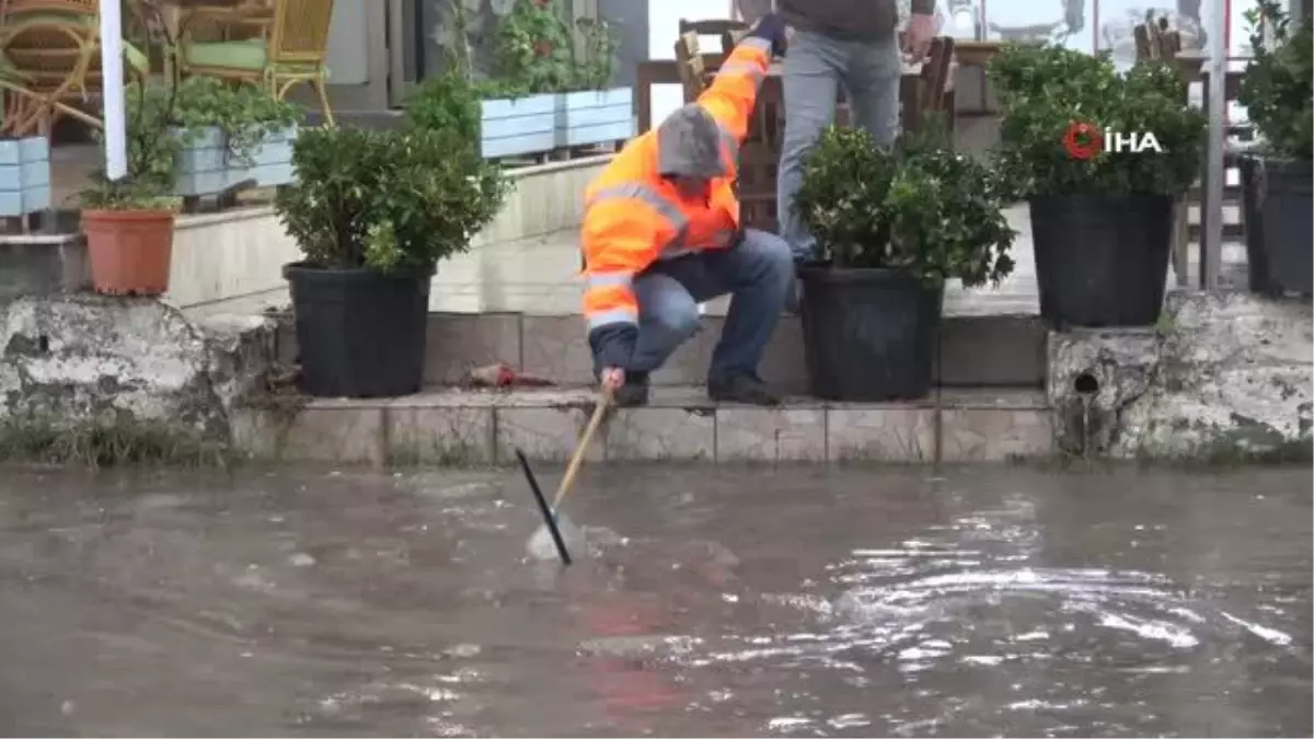 Ayvalık'ta kuvvetli sağanak yağış etkili oldu