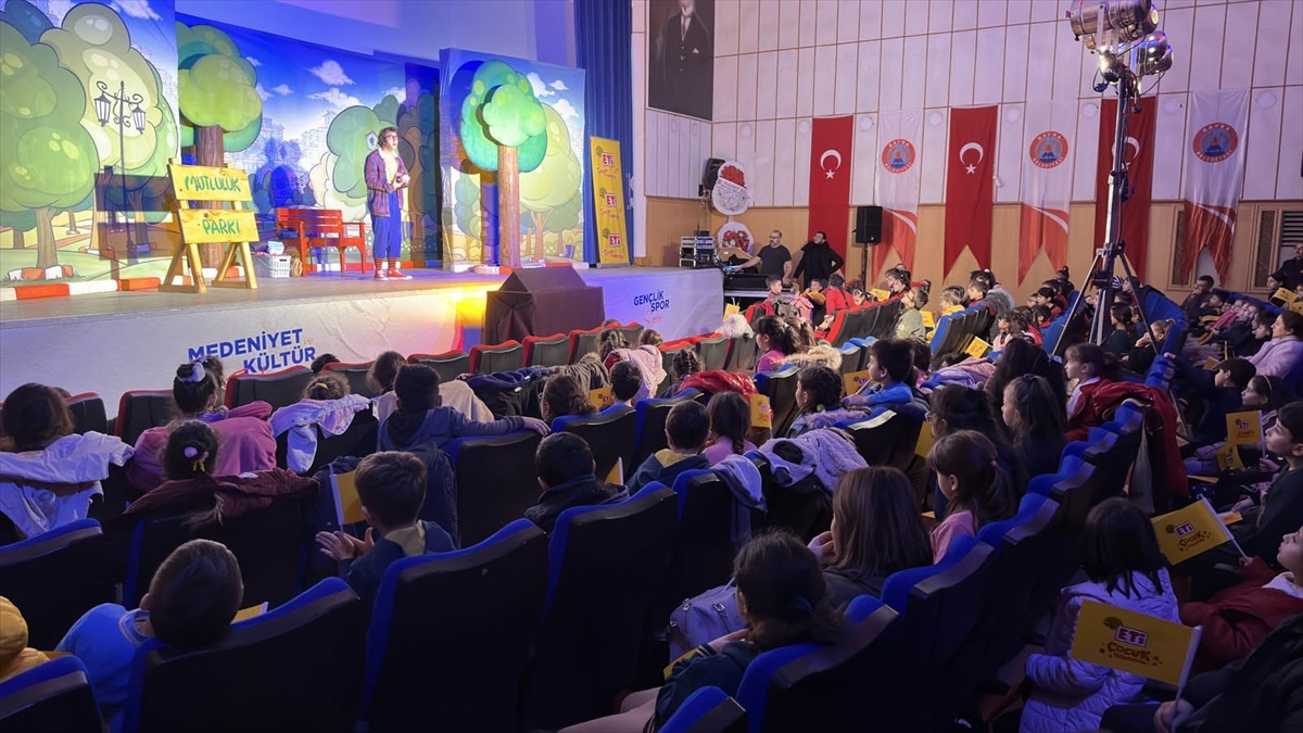 Bafra Belediyesi Çocuklarla Tiyatro Buluşturdu