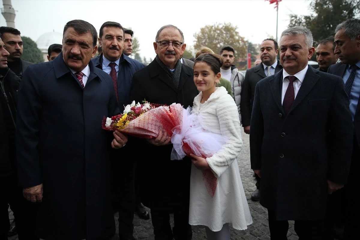 Bakan Özhaseki Malatya\'da ziyaretlerde bulundu
