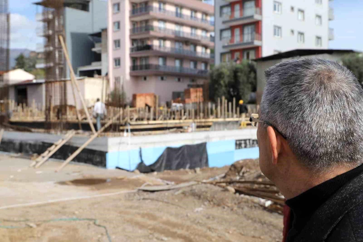 Köşk Belediye Başkanı Nuri Güler, yüzme havuzu inşaatını inceledi