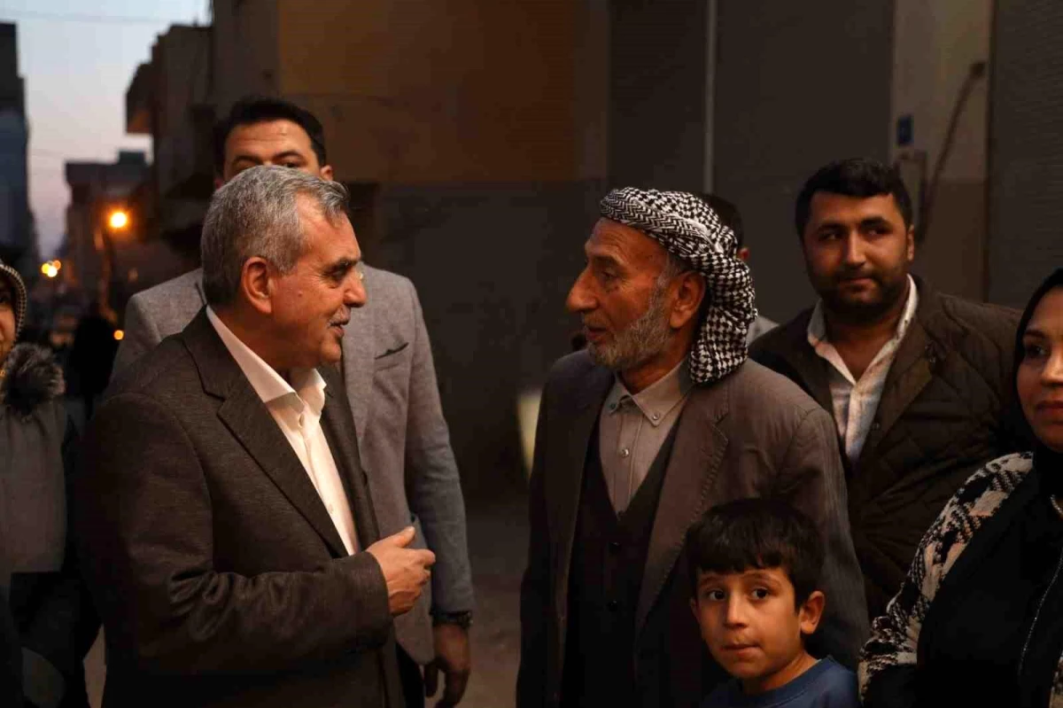 Şanlıurfa Büyükşehir Belediye Başkanı Zeynel Abidin Beyazgül, Suruç ilçesinde hane ziyaretleri gerçekleştirdi