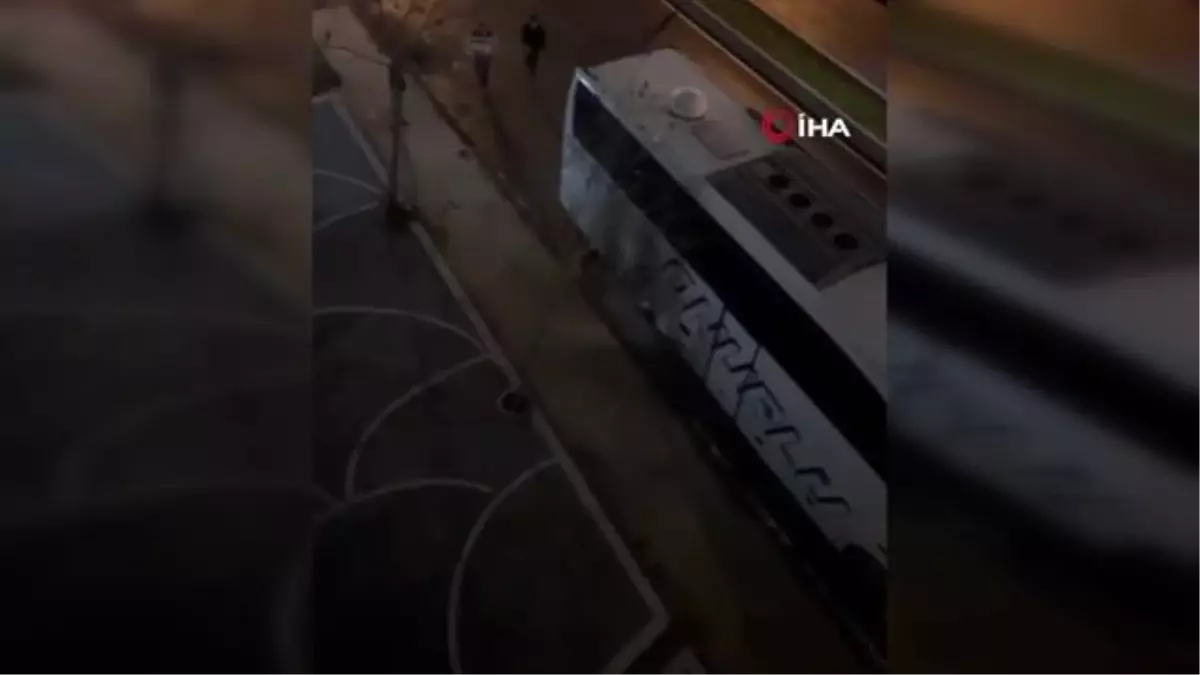 Beylikdüzü\'nde otobüs kundaklama girişimi kamerada