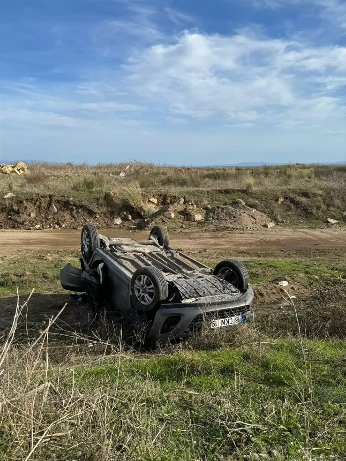 Biga'da devrilen otomobilin sürücüsü yaralandı