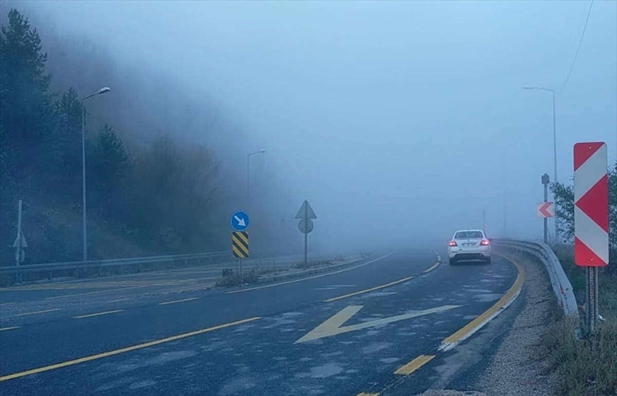 Bolu Dağı\'nda Sis Görüş Mesafesini Düşürdü