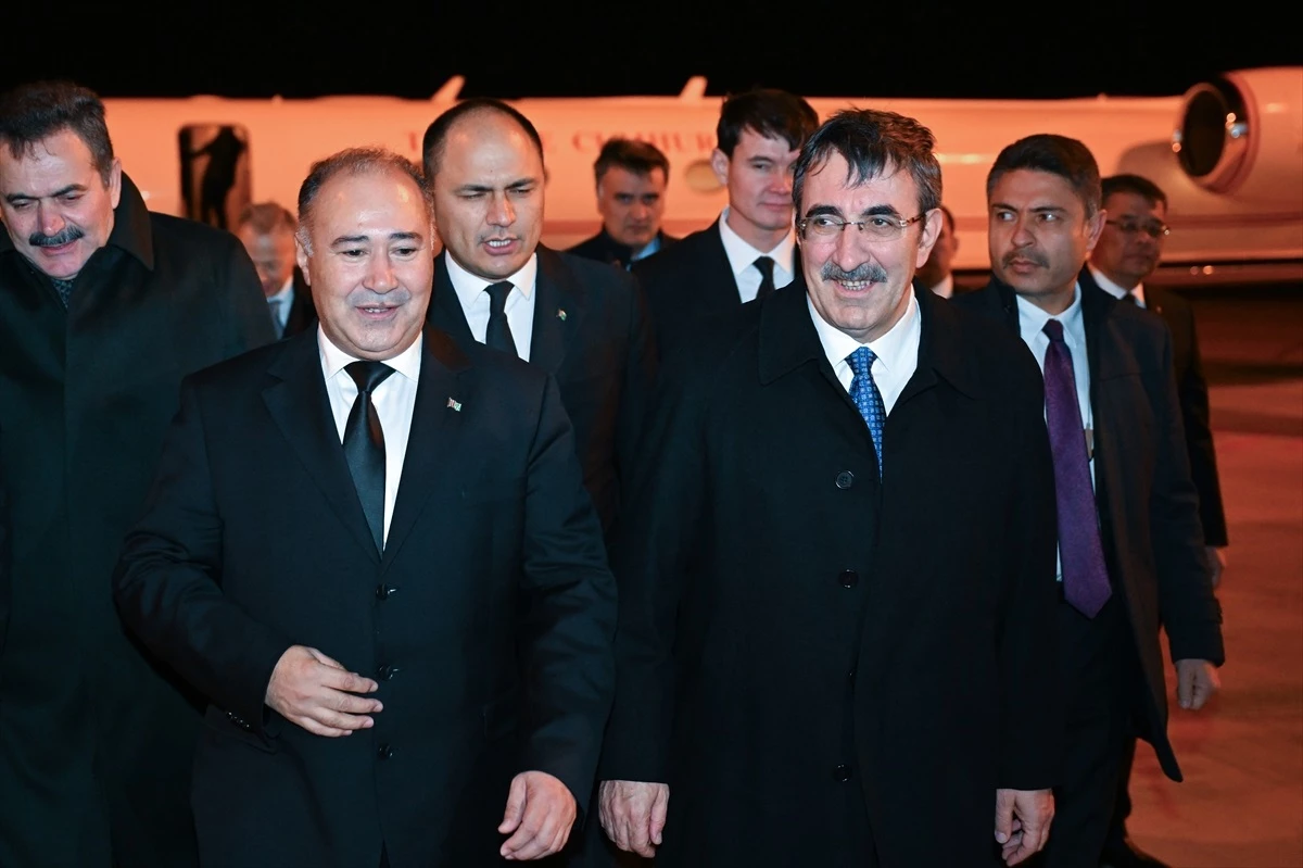 Cumhurbaşkanı Yardımcısı Türkmenistan\'a gitti