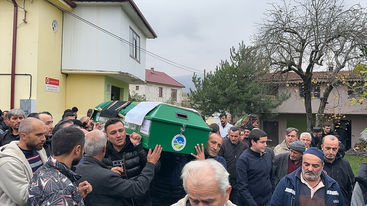 Edirne\'de tır kazasında hayatını kaybeden kişi Sakarya\'da defnedildi
