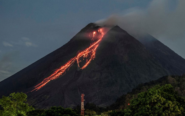 Endonezya'da Yanardağ Patlaması: Hayatını Kaybedenlerin Sayısı 22'ye Çıktı