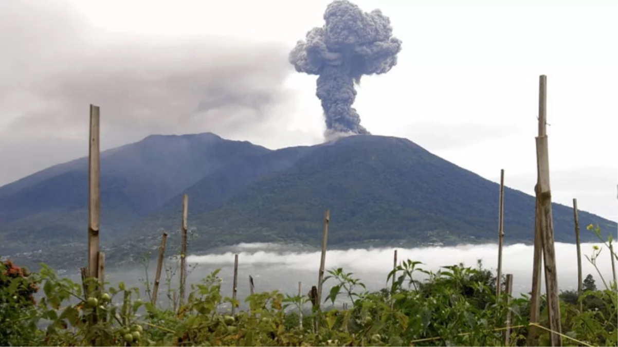 Endonezya\'da yanardağ patlamasında ölü sayısı 22\'ye yükseldi
