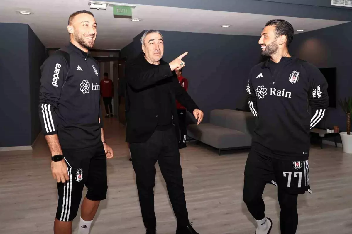 Beşiktaş Kulübü yöneticileri ve teknik ekip futbolcularla bir araya geldi