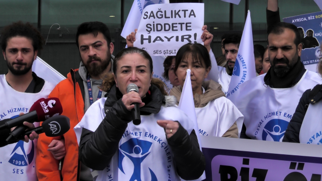 Hasta yakınları, eldiveni değiştirmediği gerekçesiyle hemşireye saldırdı