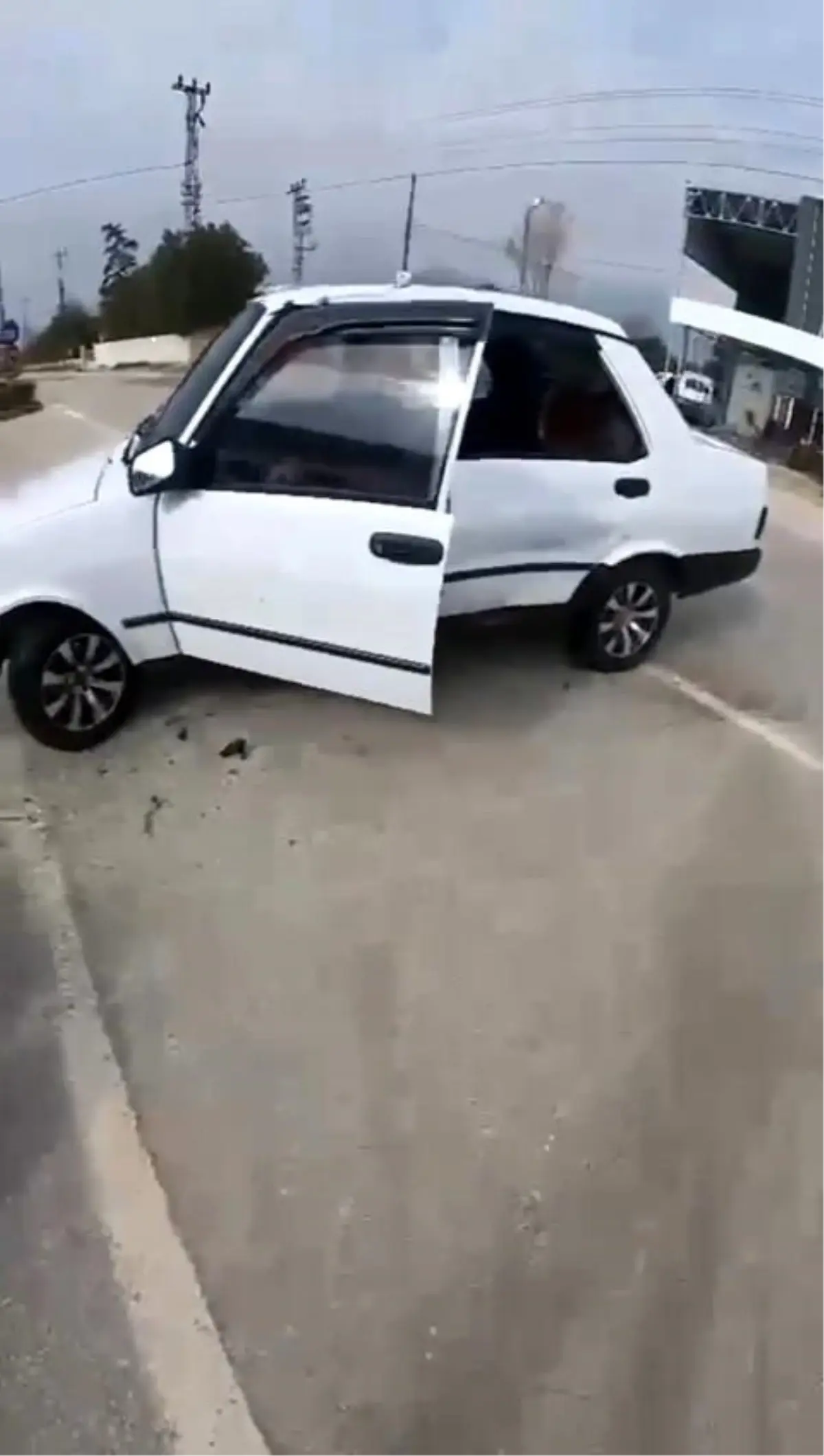 Bursa\'da Motosikletli Otomobile Çarptı