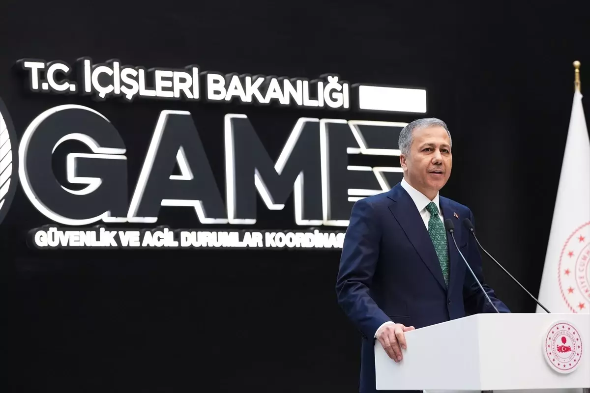 İçişleri Bakanı Ali Yerlikaya: "3 bin 801 operasyonda, 173 bin 550 kaçak göçmen yakalandı."