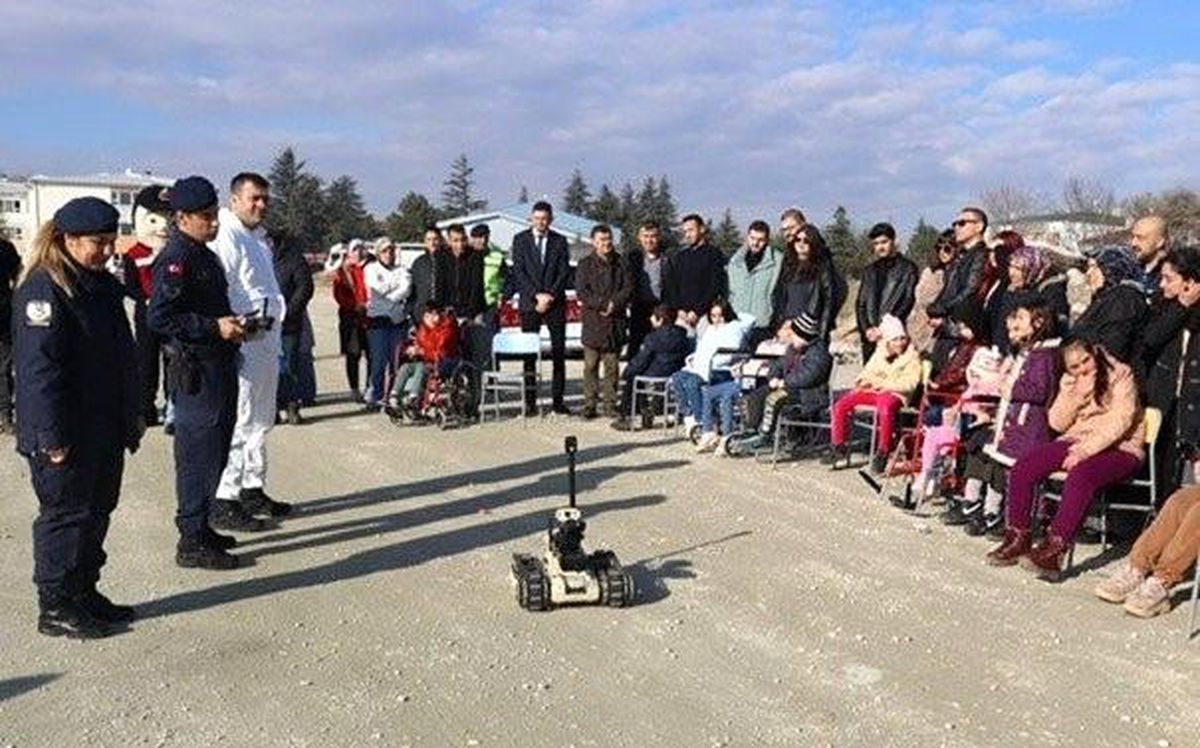 Eskişehir\'de özel eğitim gören öğrencilere jandarma ziyareti