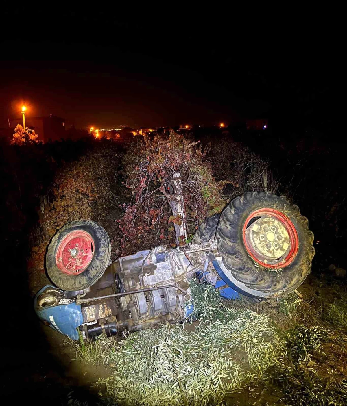 Salihli\'de kayıp çiftçi traktör kazasında hayatını kaybetti