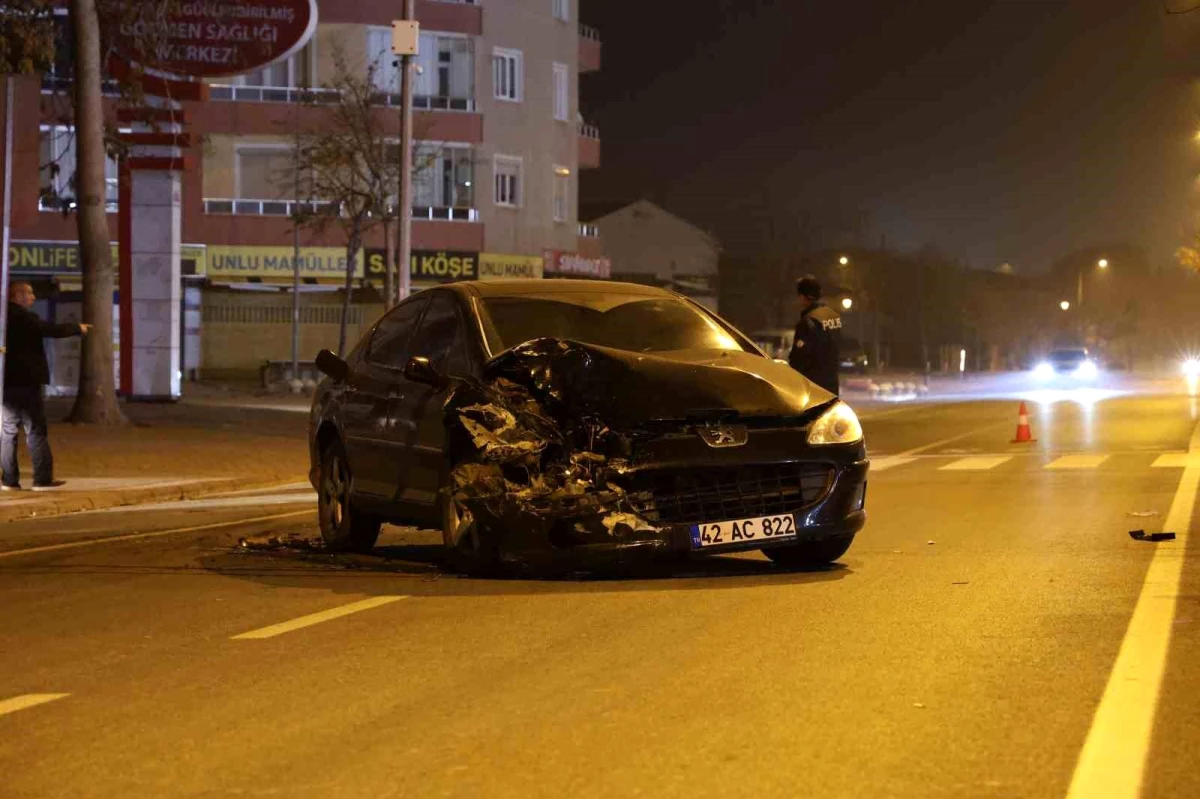 Konya\'da alkollü sürücü park halindeki otomobile çarptı